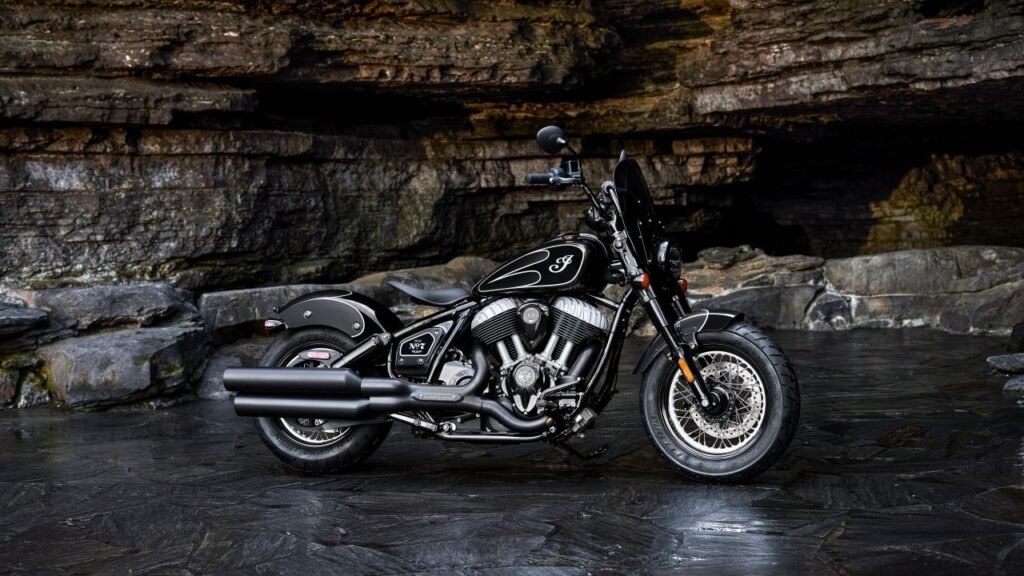 First Ride: 2025 Indian Chief Bobber Dark Horse Strikes 2 2025 Indian Chief Bobber Dark Horse