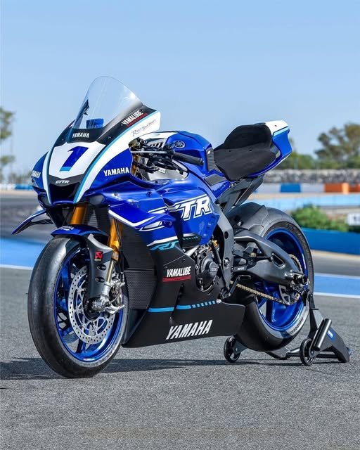 2025 YAMAHA R1 GYTR